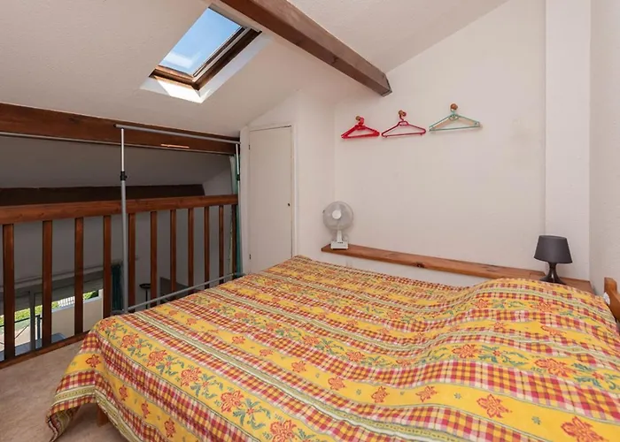 Pour 4 Personnes Avec Piscine Au Lavandou - Fr-1-803-94 *