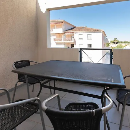 Apartment Pour 4 Personnes Avec Piscine Au Lavandou Le Lavandou