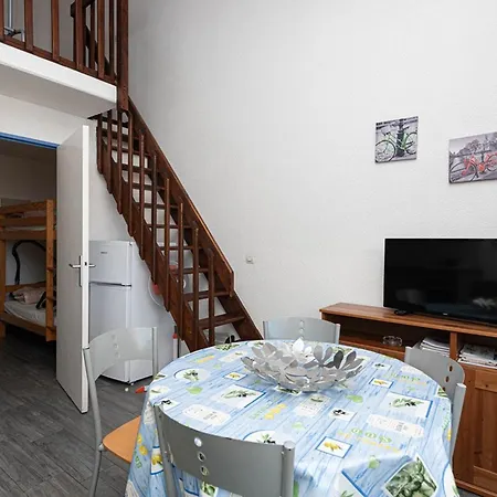 Διαμέρισμα Pour 4 Personnes Avec Piscine Au Lavandou - Fr-1-803-94